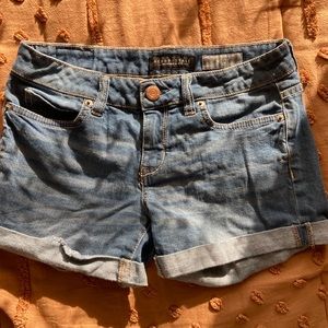 Mid high waisted shorts